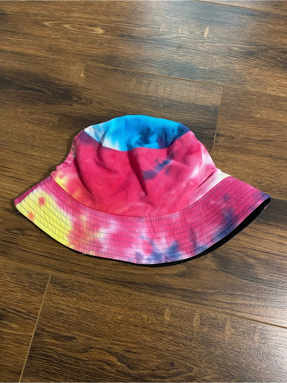 Reversible tie dye bucket hat